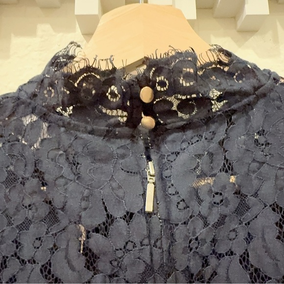 Keepsake the Label Sunshine Short Sleeve All Lace Crop Top Navy Size Small NWT - Picture 6 of 8